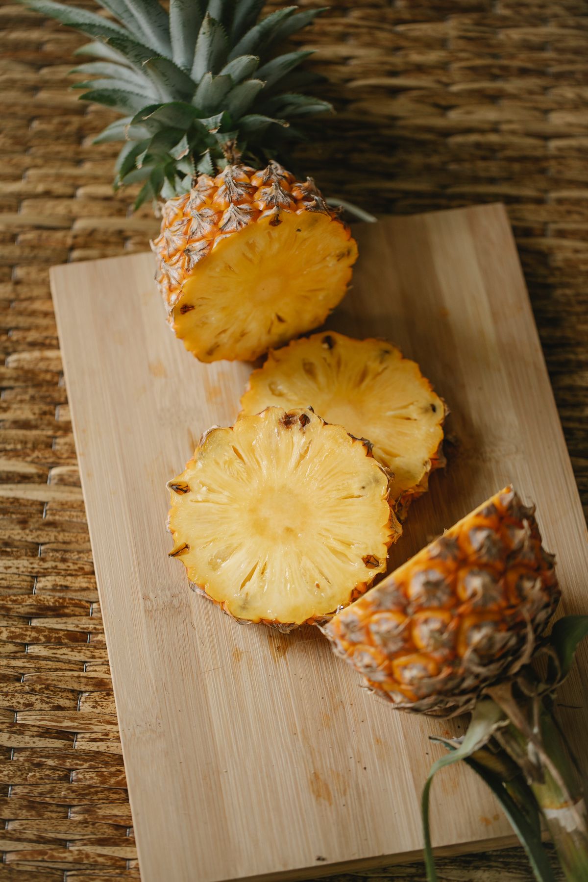 Piña con Helado de Vainilla